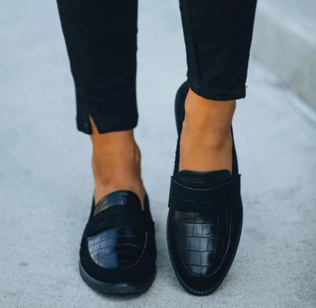 Women's Loafers with Textured and Glossy Finish