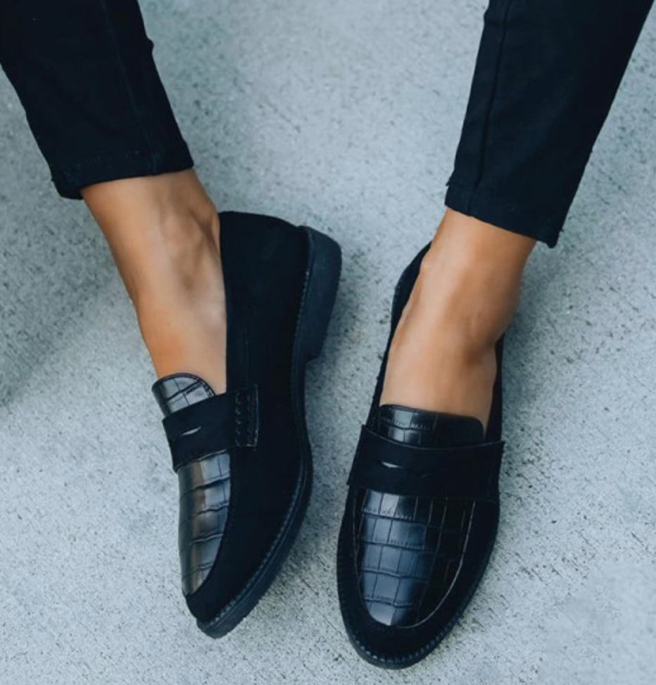 Women's Loafers with Textured and Glossy Finish