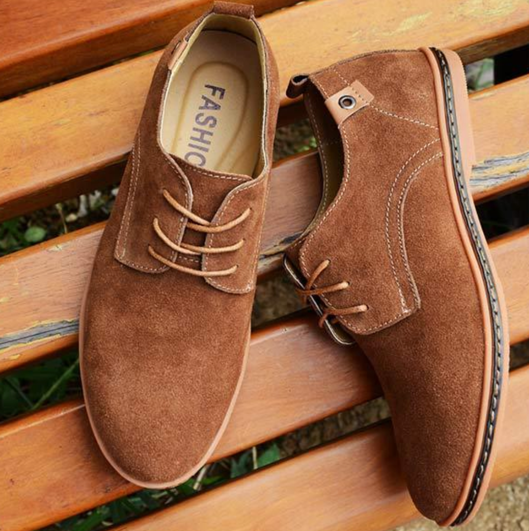 Men's Oxford Shoes with Lace-Up Style and Stitching