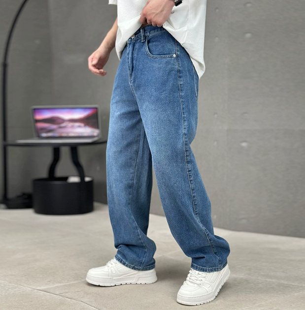 Men's Straight Leg Jeans with Classic Five-Pocket Design