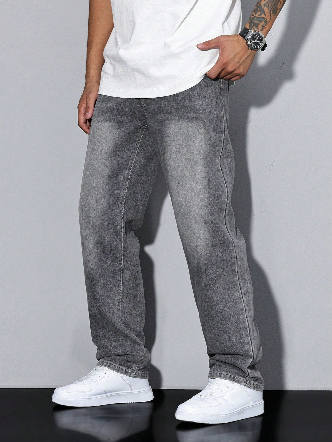mens-casual-denim-jeans-with-zip-fly-and-five-pockets-12